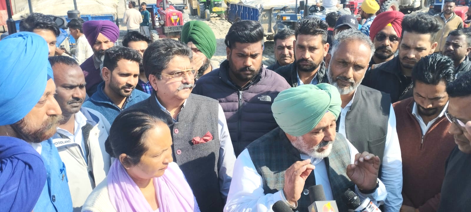 कैबिनेट मंत्री चेतन सिंह जौदामाजरा ने बेला ताजोवाल में खोली गई नई सार्वजनिक रेत खदान का उद्घाटन किया।